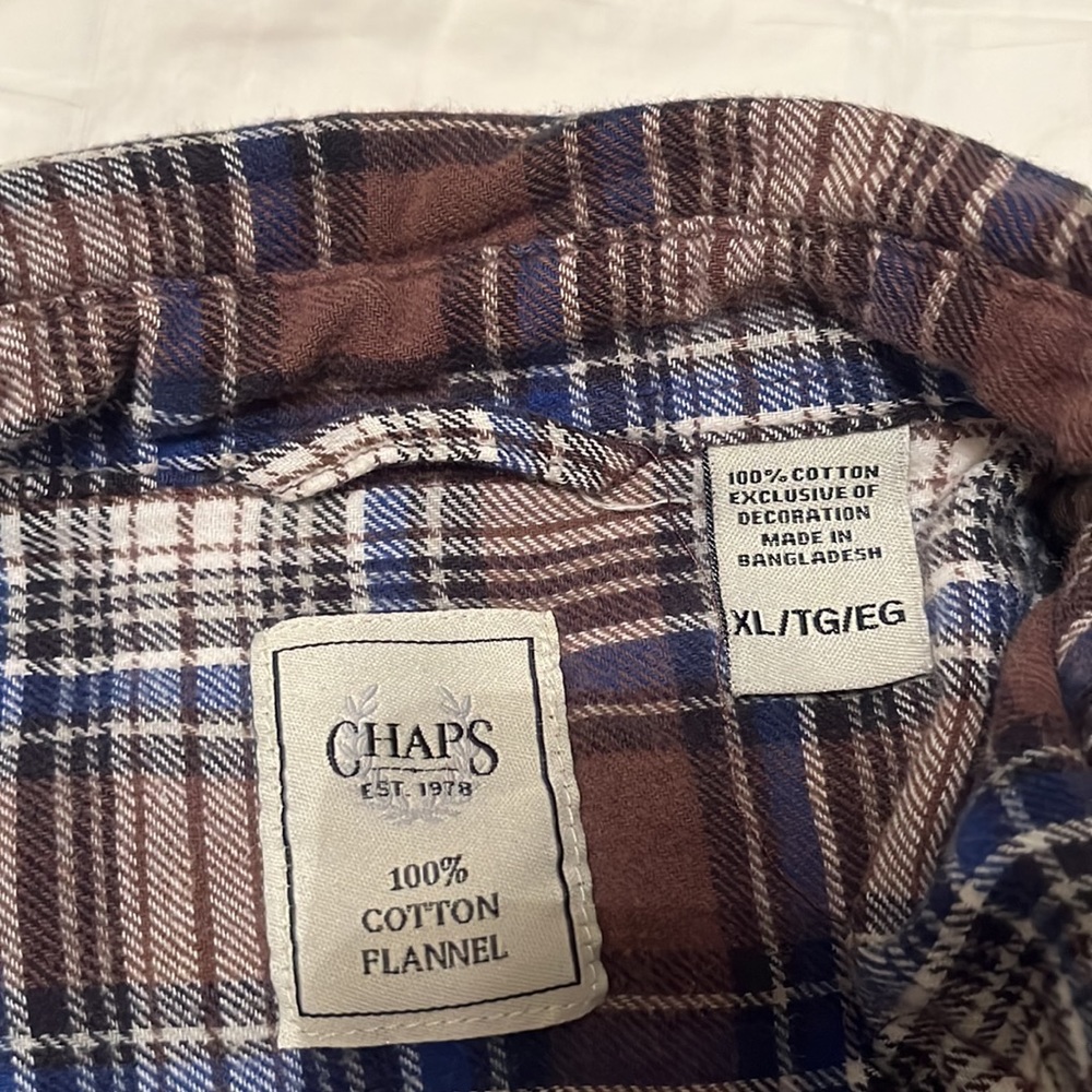 BUNDLE!! XL Men’s flannel lightweight shirts!! Blue/Brown and Brown/Red.. - Picture 3 of 3
